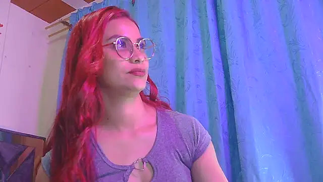 tinny_emiily's Live XXX Chat