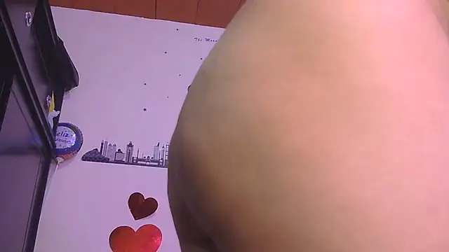 tinny_emiilyのライブXXXチャット