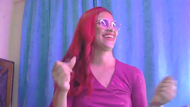 Chat XXX en directo de tinny_emiily