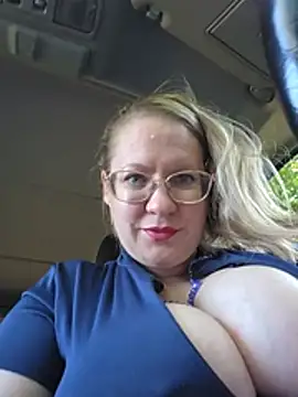 BustyLanaX – webcam-show