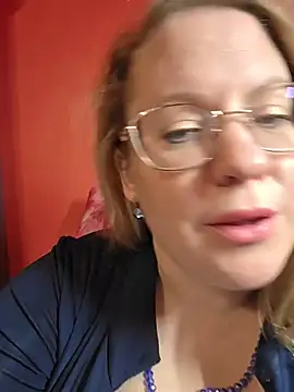 BustyLanaX Show in webcam