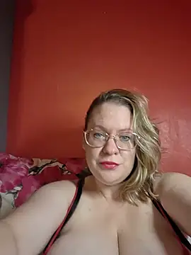 Show modela BustyLanaX na web-kameri