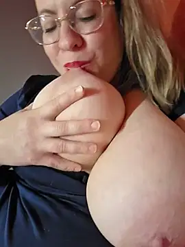 Webkamerová show BustyLanaX