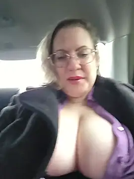BustyLanaX's Webcam Show