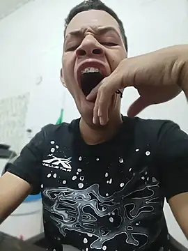 curious_straight_guy Pertunjukan Webcam