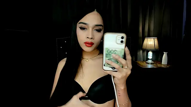 CharlotteFlare Show in webcam