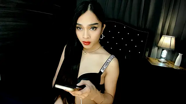 Show modela CharlotteFlare na web-kameri