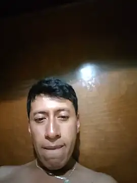 Martin27xxxhot: διαδικτυακό σόου στην κάμερα