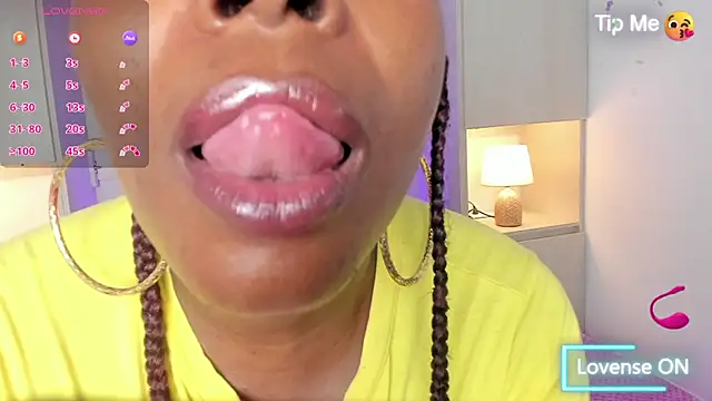 TaylorBloom's Live XXX Chat