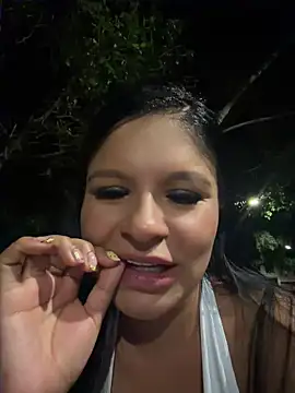 Elara_Luxe's Webcam Show
