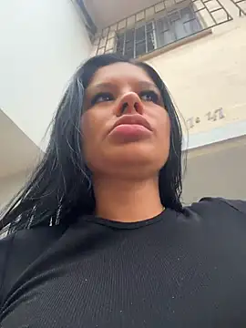 Elara_Luxe's Live XXX Chat
