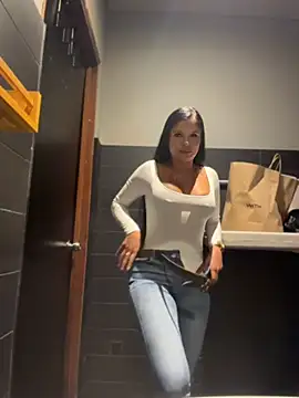 Chatroom XXX en direct de Elara_Luxe
