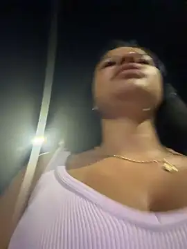 Elara_Luxe's Live XXX Chat