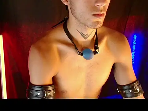 dark_men1: διαδικτυακό σόου στην κάμερα