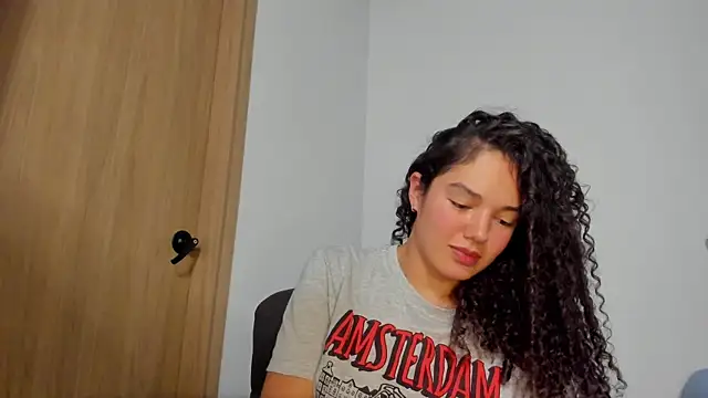 MiaRouseex Chat XXX in diretta