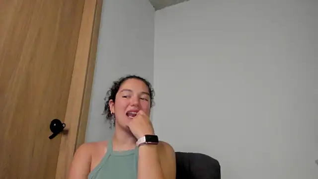 MiaRouseex Adlı Modelin Canlı XXX Sohbeti