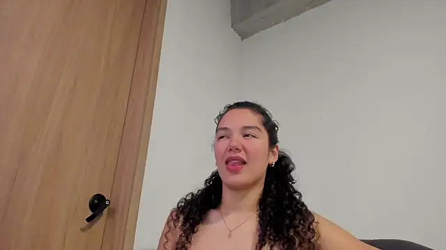 MiaRouseex élő XXX-chatje