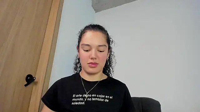 MiaRouseex Adlı Modelin Canlı XXX Sohbeti