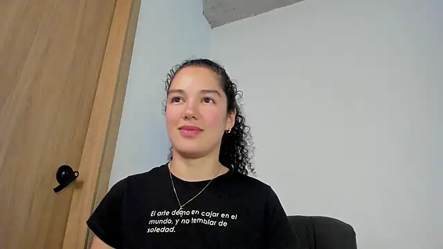 צ'אט XXX בשידור חי של MiaRouseex