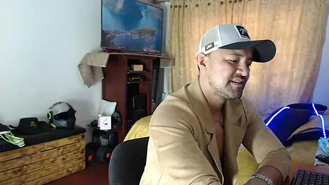 Show modela AlejoMoretti na web-kameri
