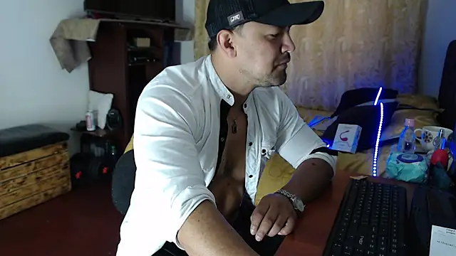 AlejoMoretti's Webcam Show