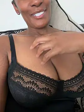 ThatGilfNextDoor's Webcam Show