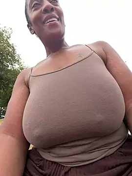 XXX chat uživo modela ThatGilfNextDoor