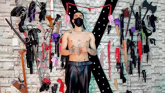 Dena_BDSM: διαδικτυακό σόου στην κάμερα