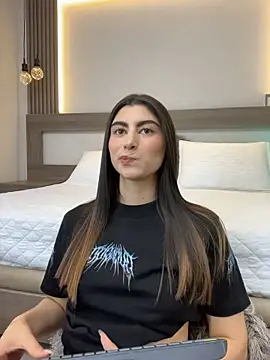 evelyn_hills live XXX chat