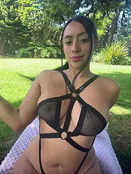 צ'אט XXX בשידור חי של JuliettaGmz