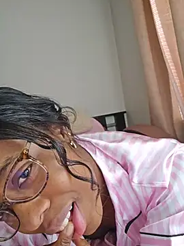 Chat +18 de Im_Camila__ ao vivo