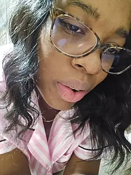 Chatroom XXX en direct de Im_Camila__