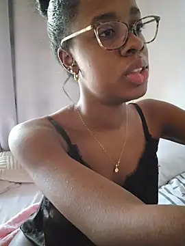 Im_Camila__ 现场XXX聊天