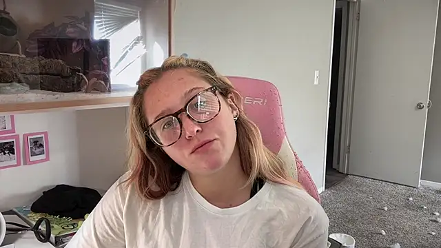 MUSCLEMOMMY1365 Show in webcam