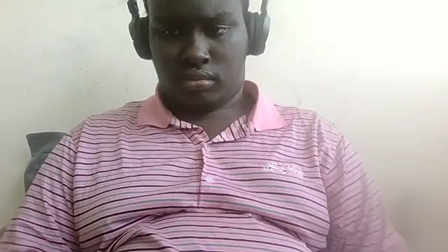 הופעת וובקאם של KIngAtlasMensah