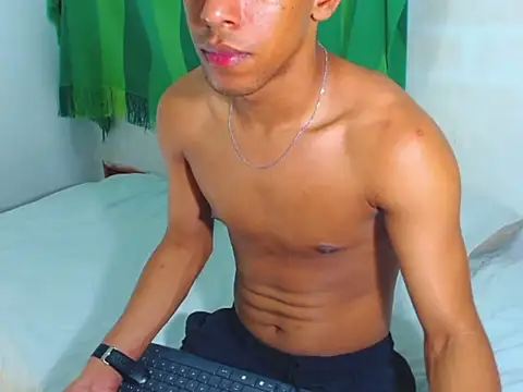 LuigiLuxs webcam show
