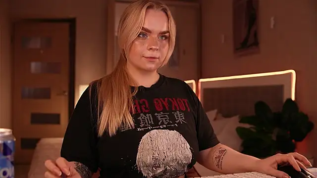 LisaLove3: онлайн-секс-чат