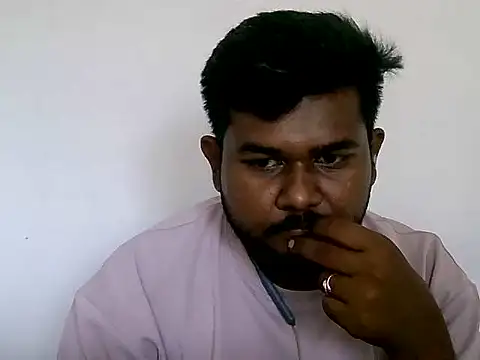 הופעת וובקאם של SexyboyTamil69