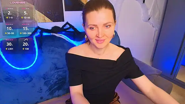 Liza__Evans Show in webcam