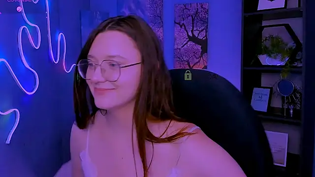 Chat +18 de nymira ao vivo
