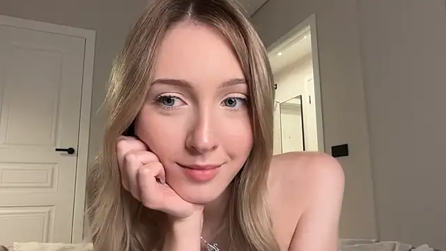 Kattie_Petite Adlı Modelin Canlı XXX Sohbeti
