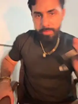 Ryan_Black3: διαδικτυακό σόου στην κάμερα