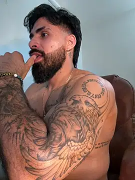 Ryan_Black3 Show in webcam