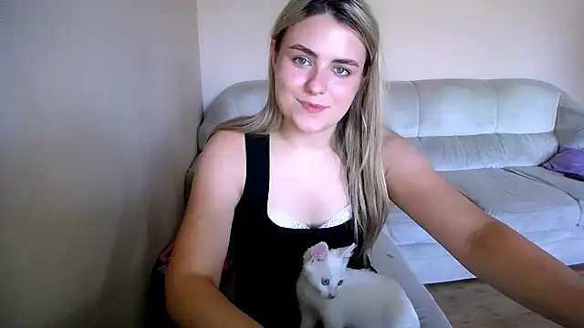 Chat +18 de _shy_sabrina__ ao vivo