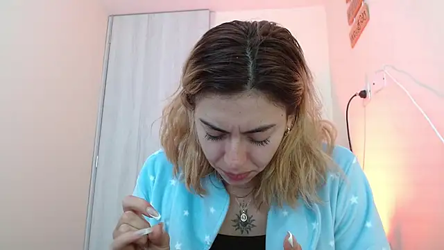 عرض كام aprildumont