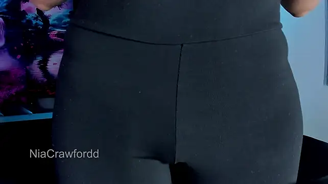 NiaCrawfordd Show in webcam