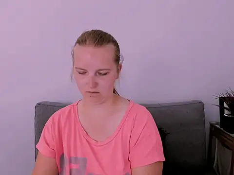RoseTeacherX Adlı Modelin Canlı XXX Sohbeti