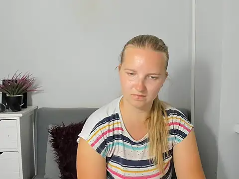 RoseTeacherX élő XXX-chatje