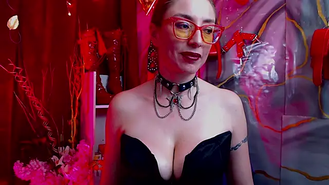 Queenscarlettsecret's Webcam Show