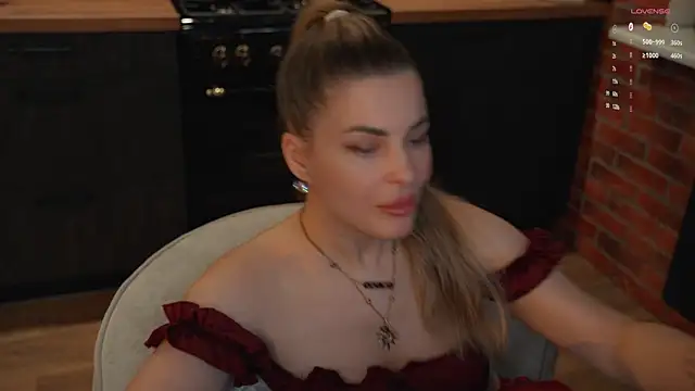 Lady--M Adlı Modelin Canlı Sohbet Odası
